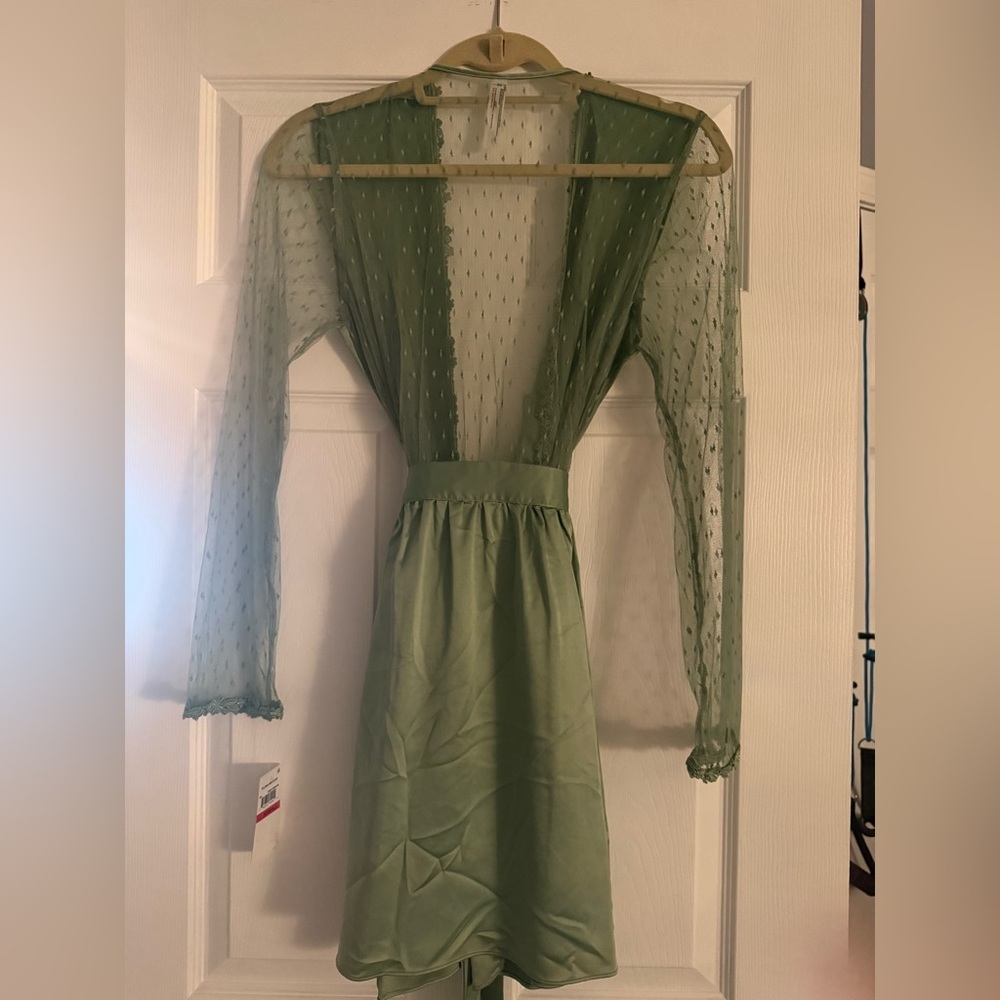 Flora Nikrooz Showstopper Robe Sage Green Lace Robe Size XS NWT - Picture 4 of 5
